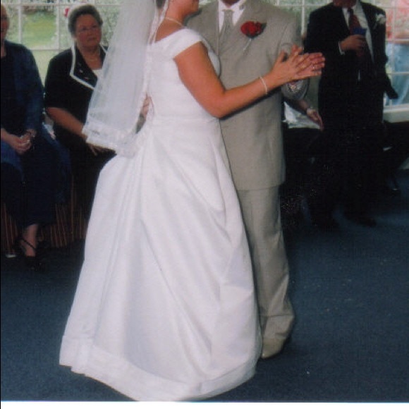 David’s Bridal Wedding Dress - Picture 4 of 4